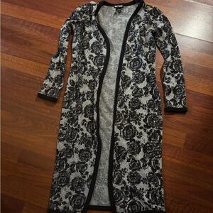 Hot Topic Black & Gray Rose-Print Longline Cardigan